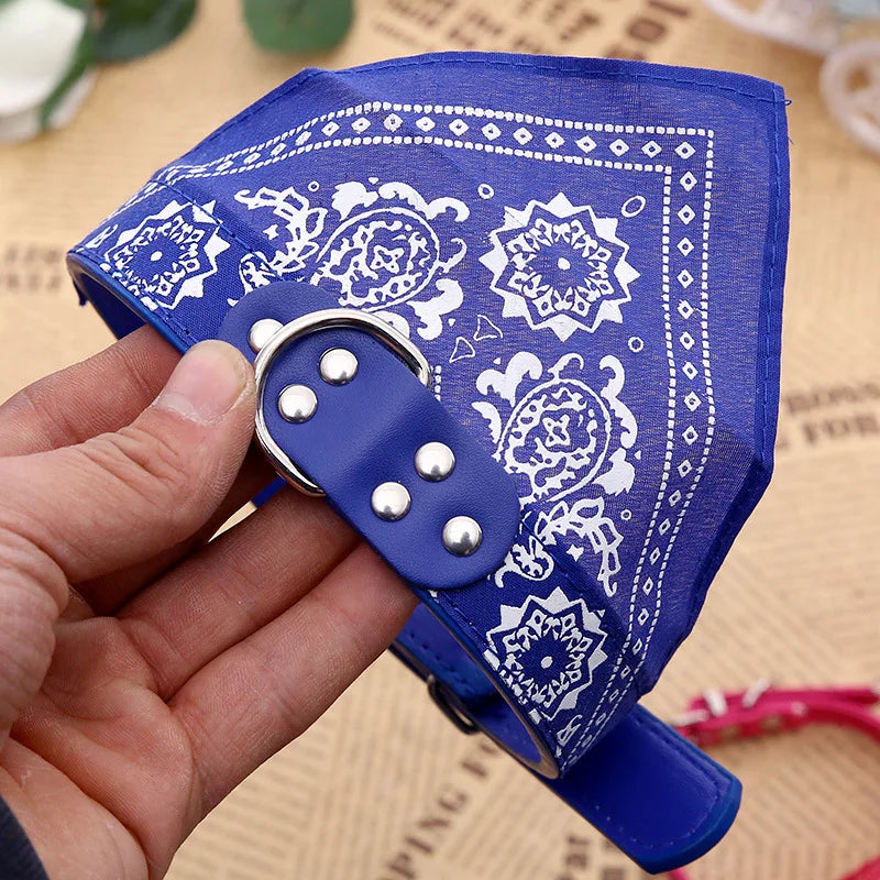 Collare con Bandana Regolabile per Cani e Gatti – Stile e Comfort per Ogni Passeggiata